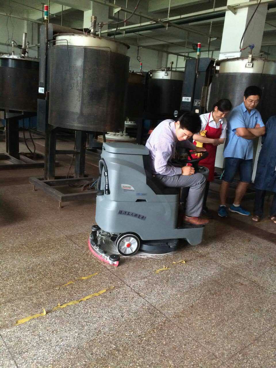 洗地機成為環(huán)保行業(yè)中主流清潔設(shè)備
