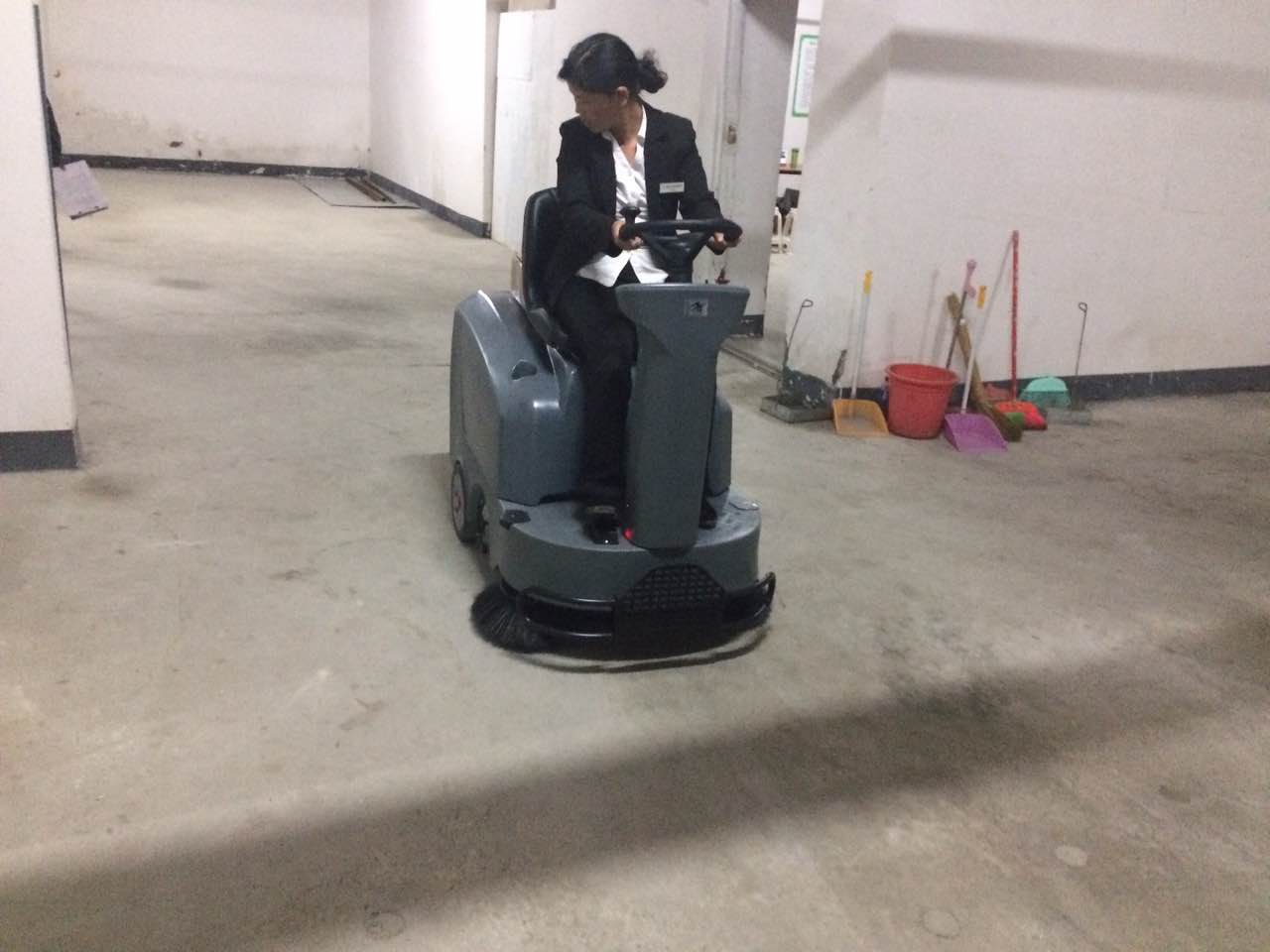 掃地機(jī)讓我們環(huán)境衛(wèi)生發(fā)生了翻天覆地的變化