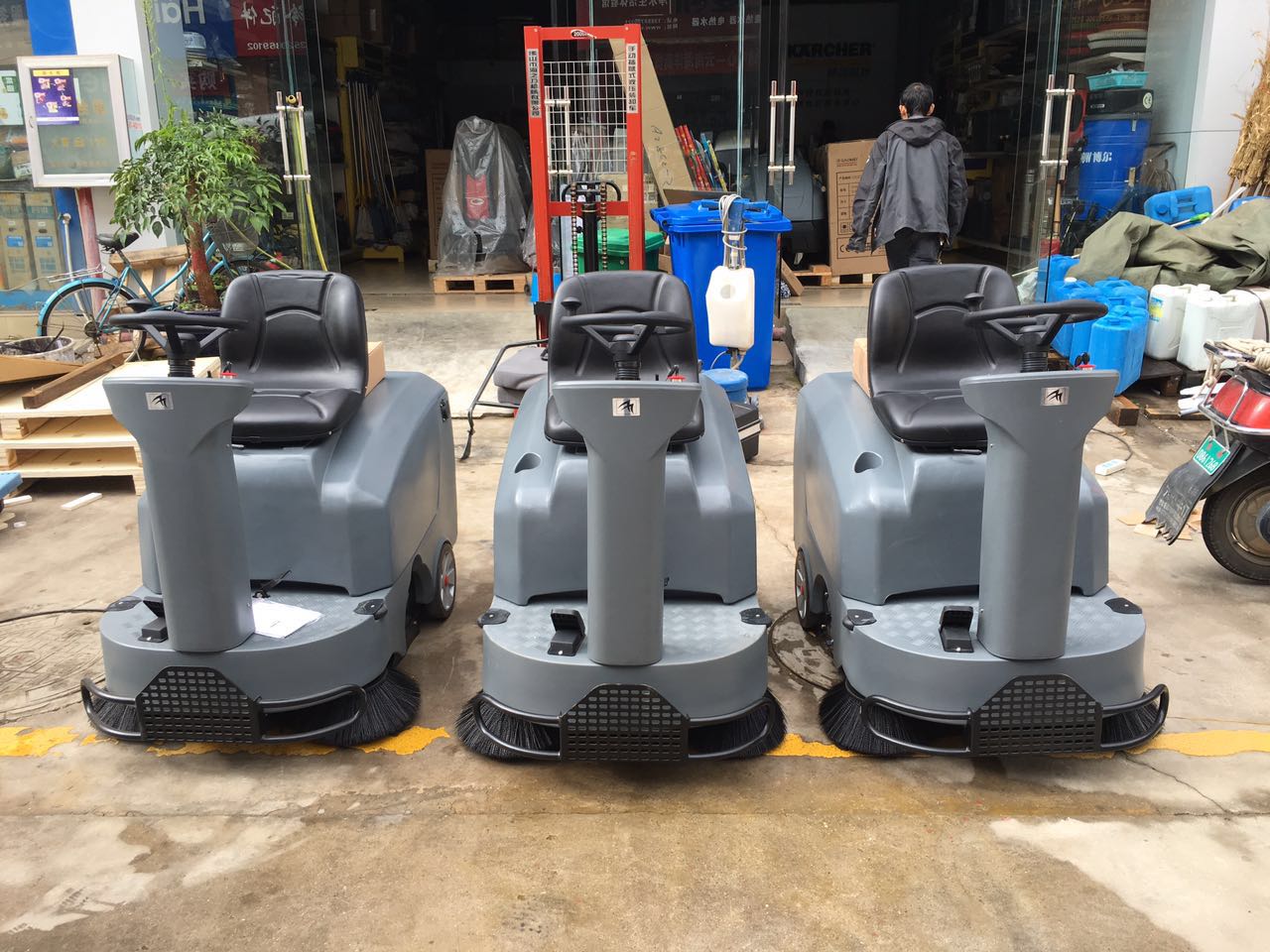 電動(dòng)清掃車該怎樣做日常維護(hù)？